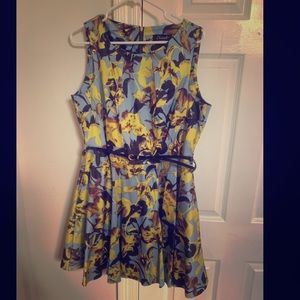 Floral pattern above the knee party dress